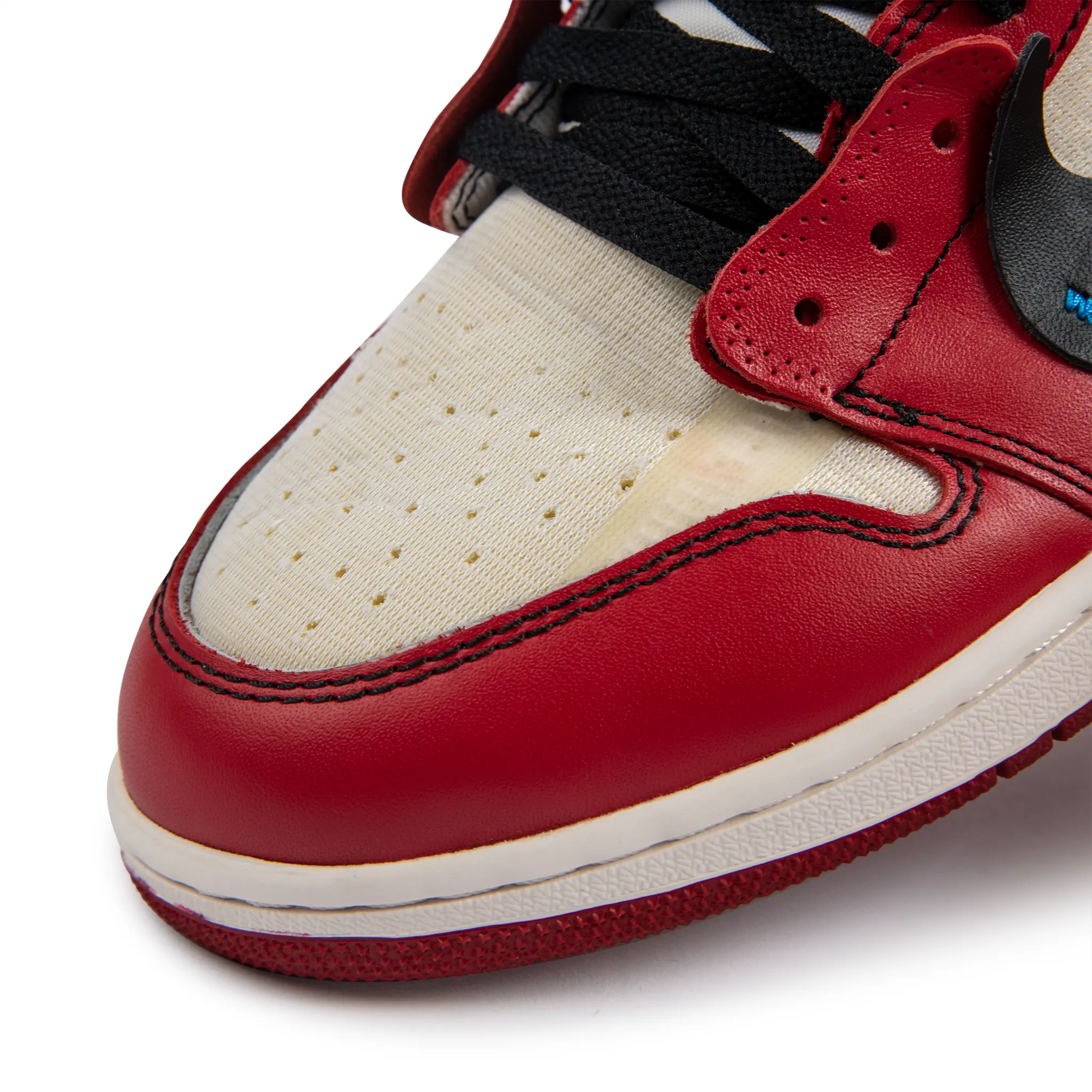 Toe box view of Preloved - Air Jordan 1 x Off-White 1 Retro High OG Chicago